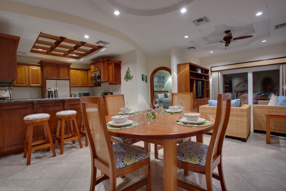 Superior Condo, 1 Bedroom - In-Room Dining