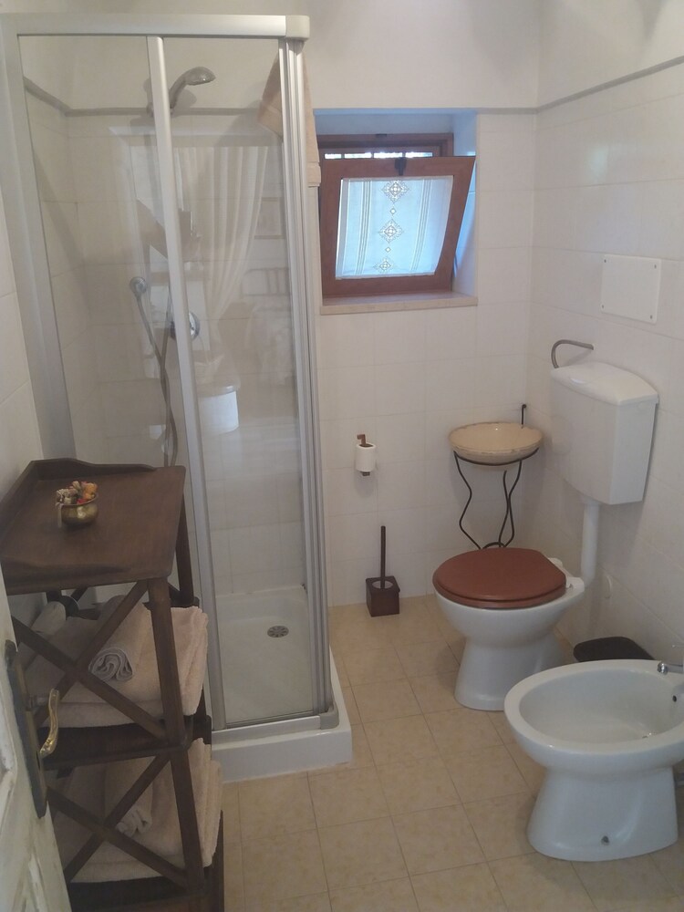 Traditional Apartment for 2 adults and 2 children - Bathroom