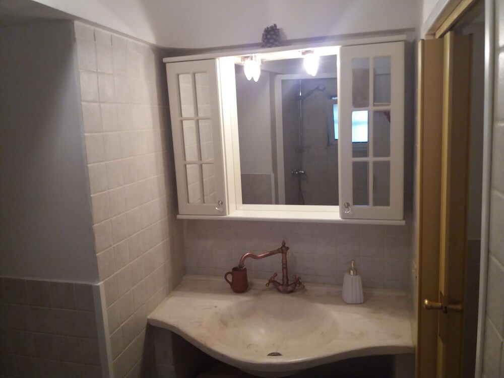 Traditional Apartment for 5 people - Bathroom Sink