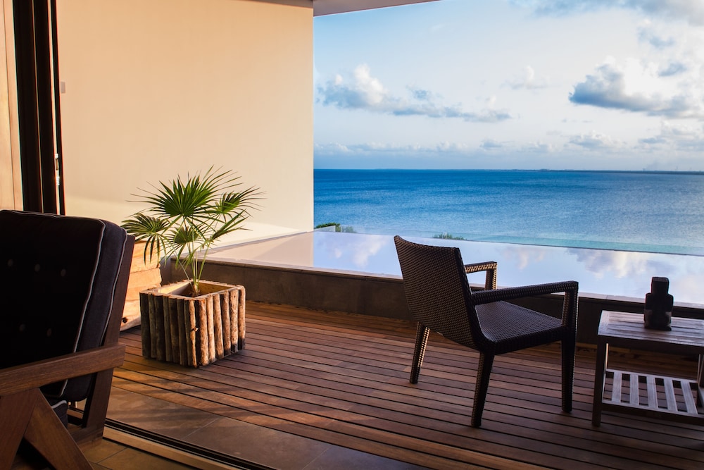 Beach/Ocean View