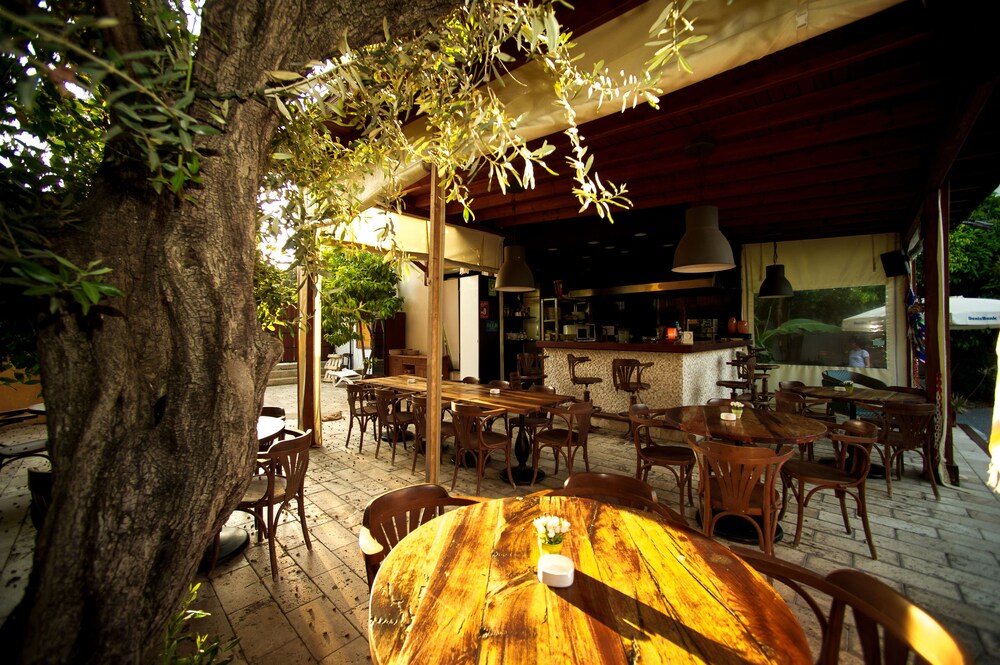 Poolside Bar