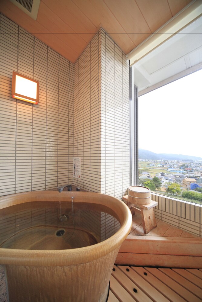 Deep Soaking Bathtub