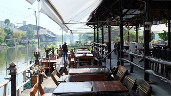 Food Court