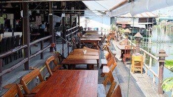 Food Court