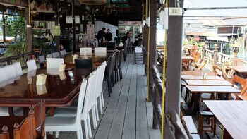 Food Court
