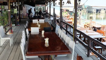 Food Court