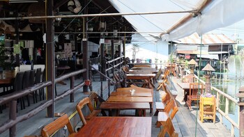 Food Court