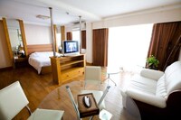 Deluxe Room, 1 Queen Bed