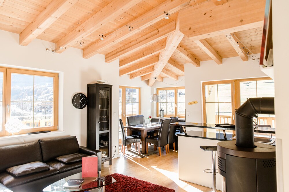 Deluxe Apartment, 2 Bedrooms, Balcony, Mountain View (Top 3) - Guestroom
