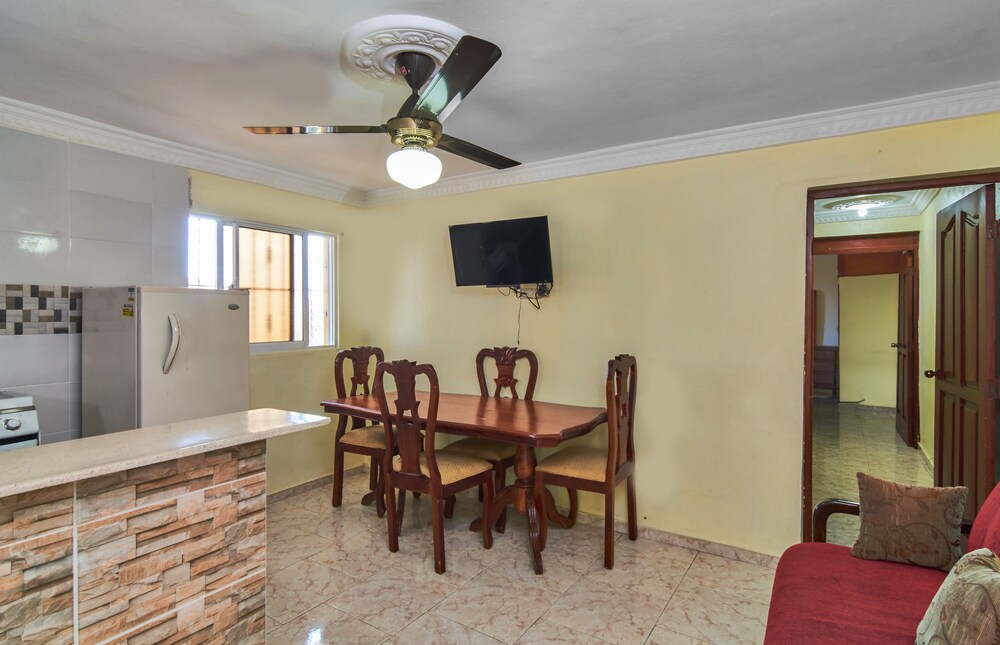 Upgraded Two Bedroom & 1 Bathroom - In-Room Dining