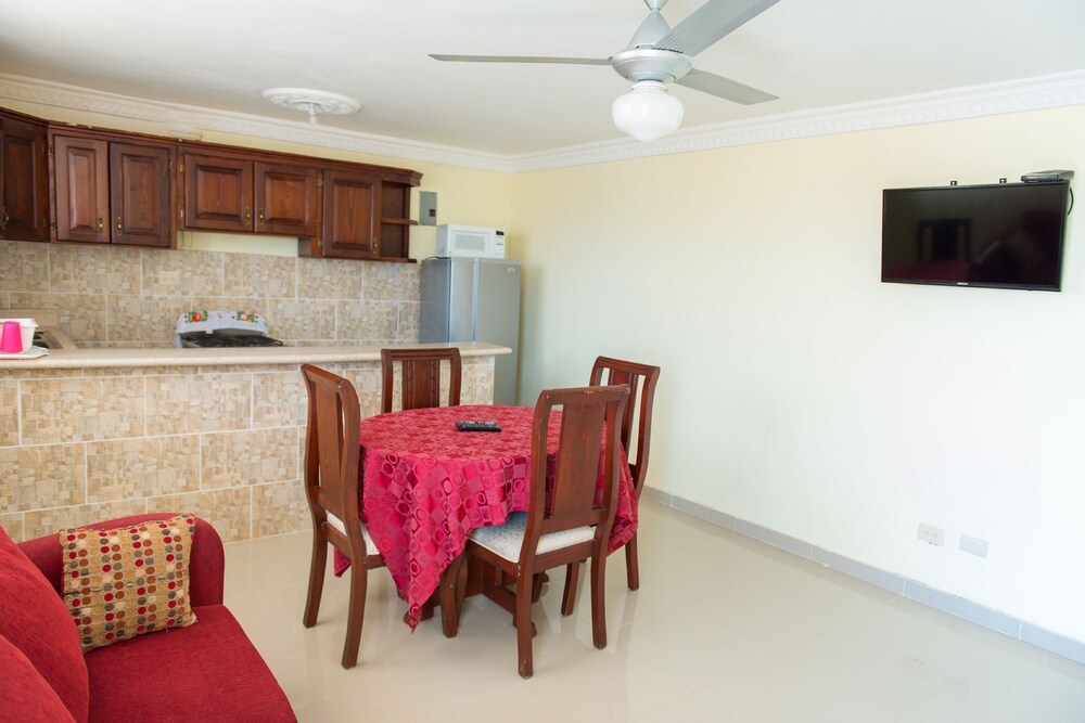 Impeccable One Bedroom Apartment - City View - In-Room Kitchen