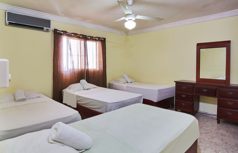 Upgraded Two Bedroom & 1 Bathroom - Guestroom