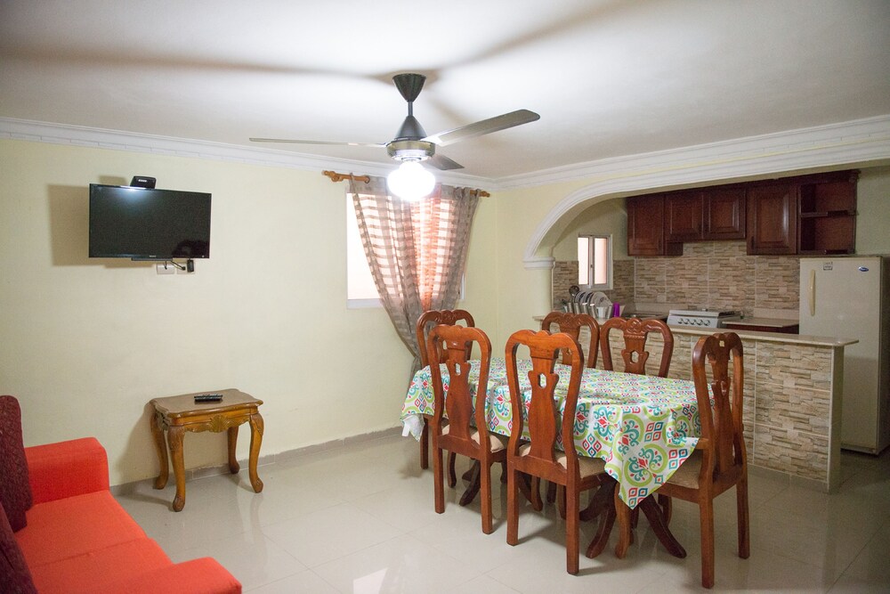 Stainless Two Bedroom & 2 Bathroom Apartment - In-Room Kitchenette