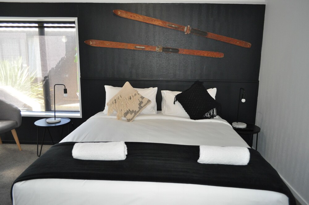 Premium Three Bedroom Apartment - Guestroom