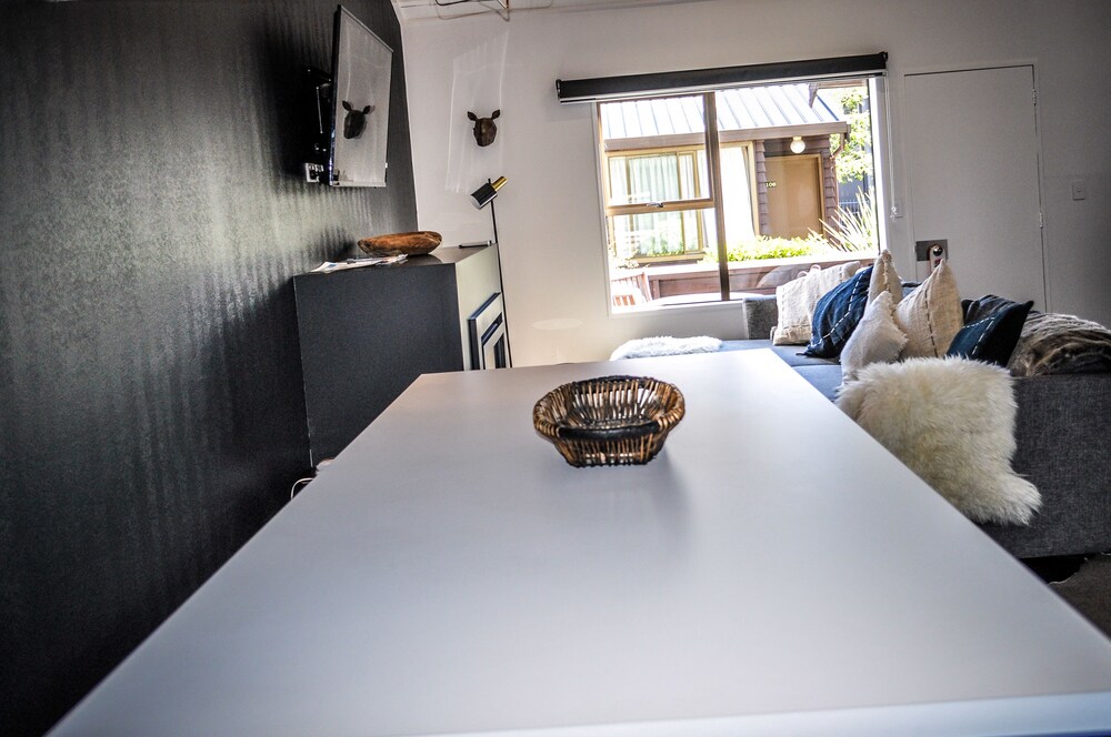 Premium Three Bedroom Apartment - In-Room Dining