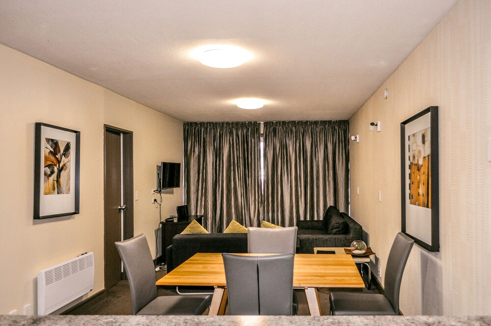 One Bedroom Apartment - In-Room Dining