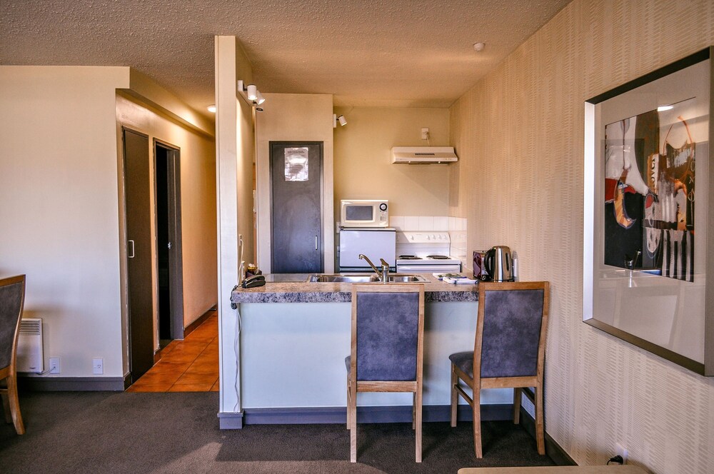 One Bedroom Apartment - In-Room Kitchen