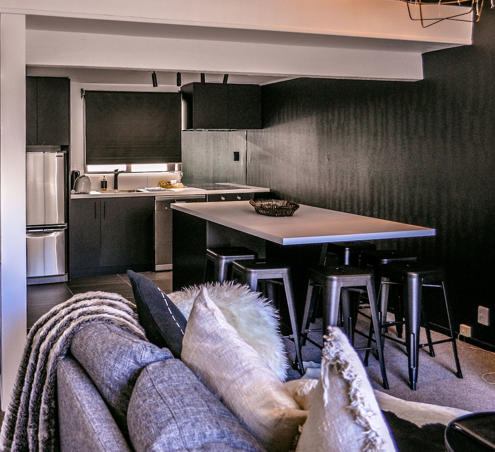 Premium Three Bedroom Apartment - In-Room Kitchen