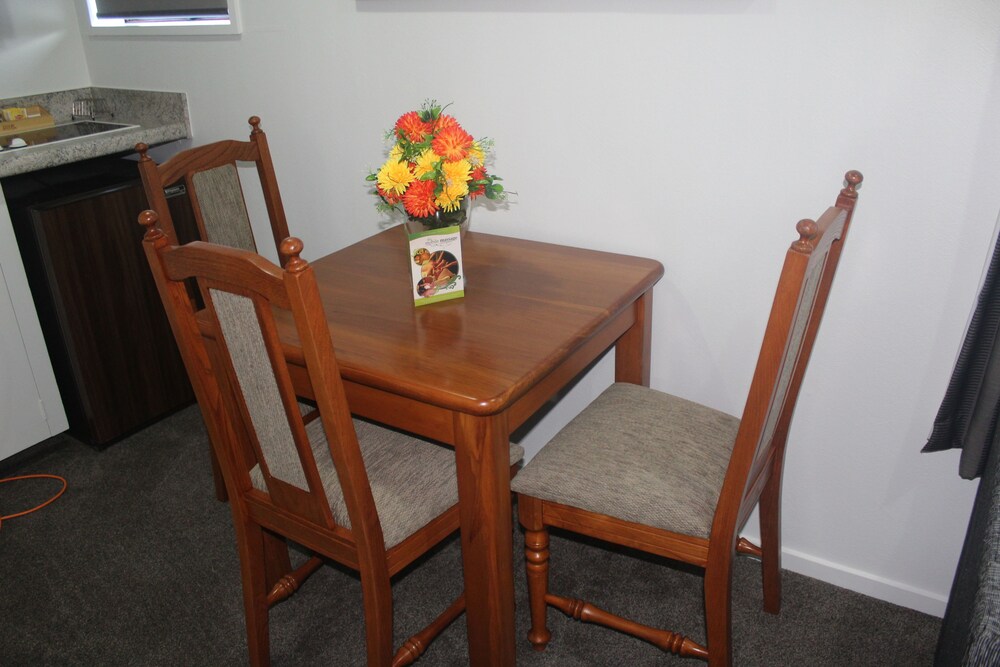 Studio - In-Room Dining