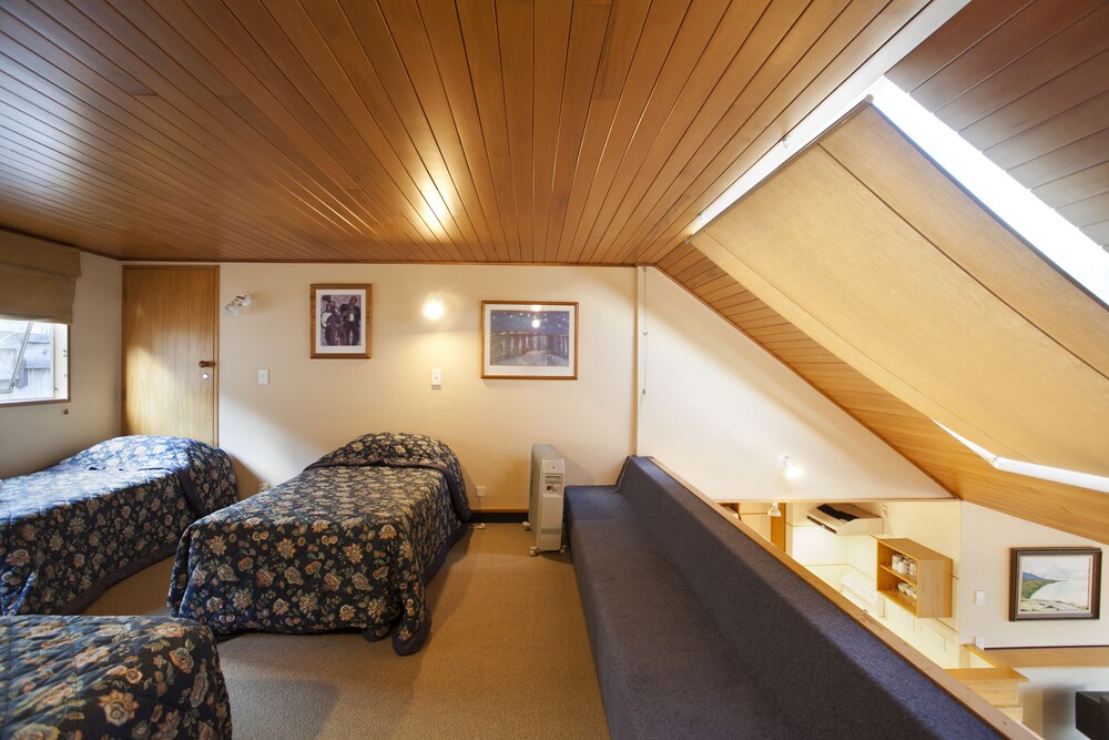 Three Bedroom Apartment - Guestroom