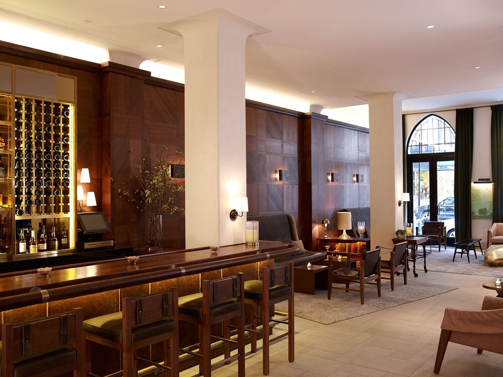 Hotel Lounge