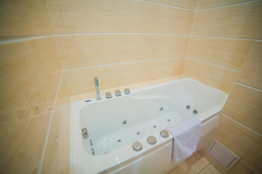 Jetted Tub