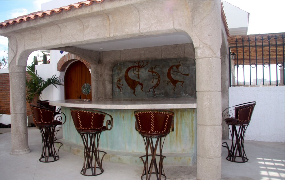 Poolside Bar