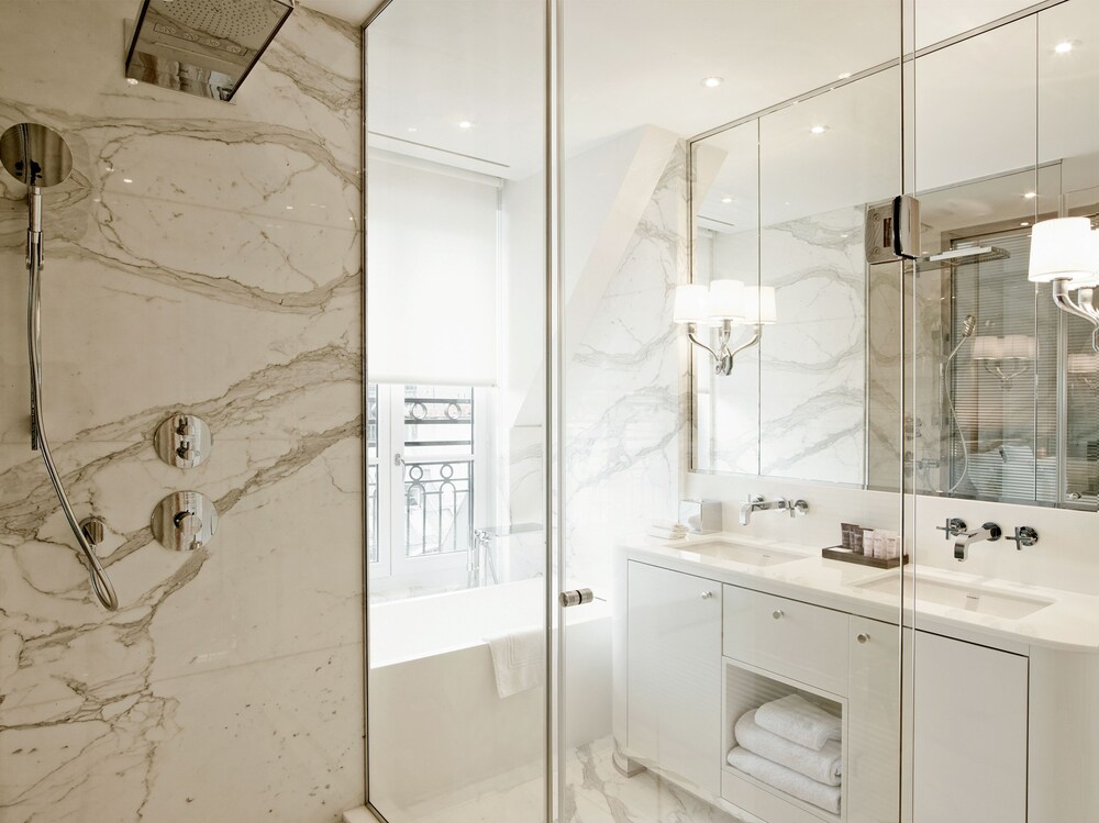 Bathroom, Grand Hotel du Palais Royal