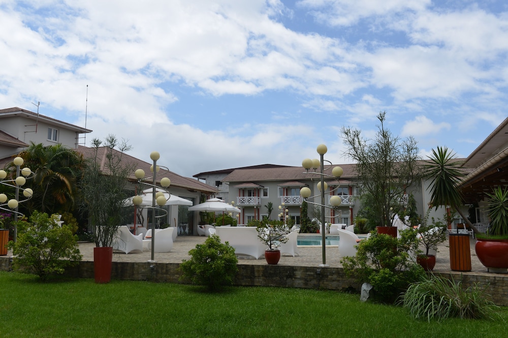Outdoor Banquet Area