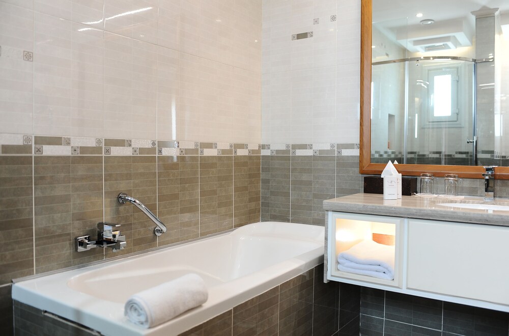 Suite - Bathroom