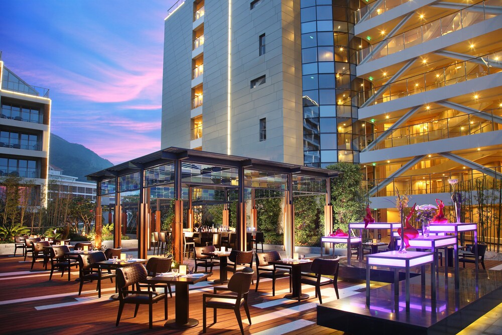 Hotel Lounge