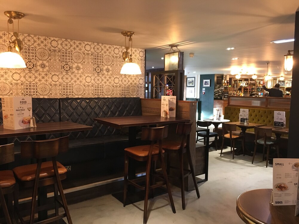 Hotel Bar