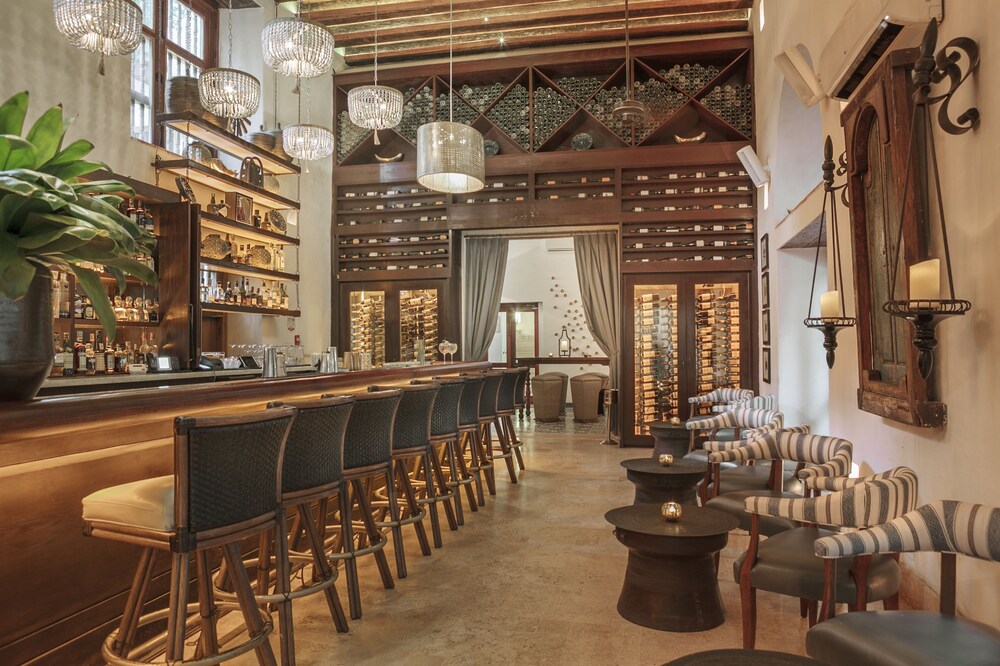 Hotel Bar