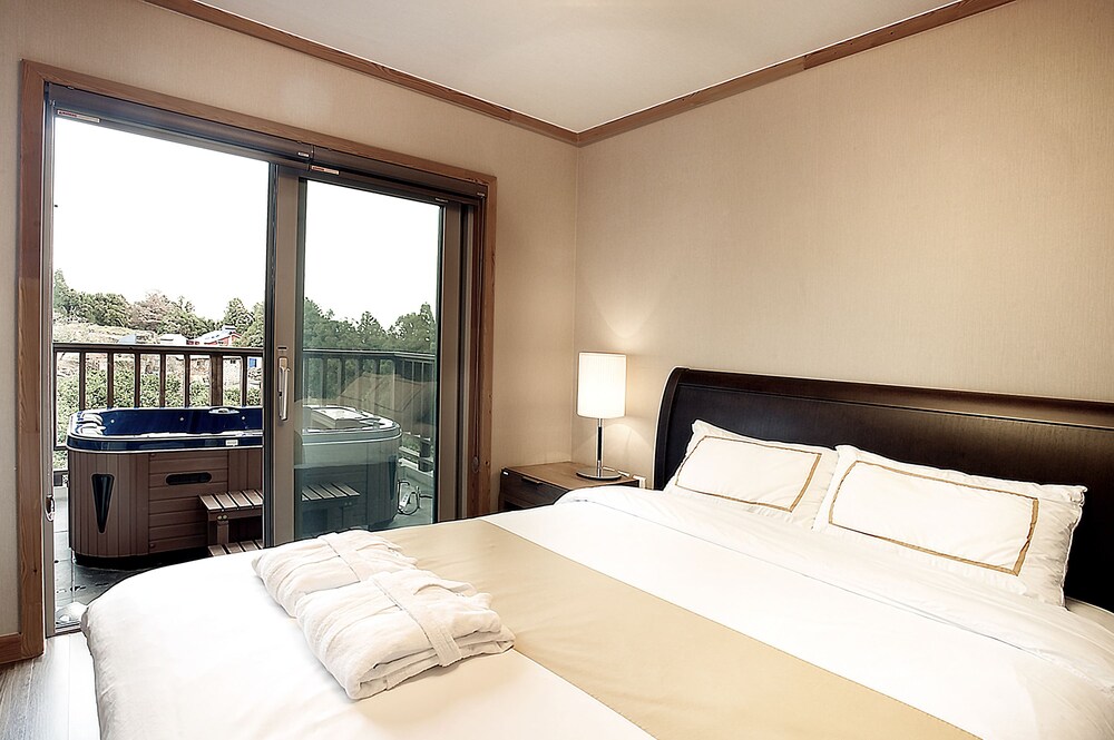 Suite, Jetted Tub - Guestroom