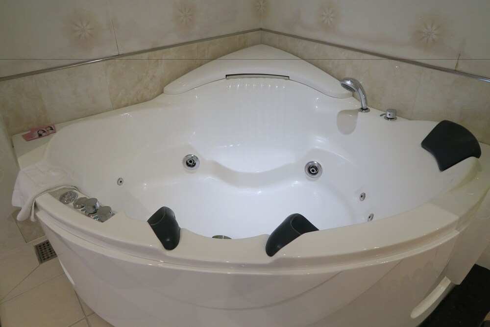 Jetted Tub