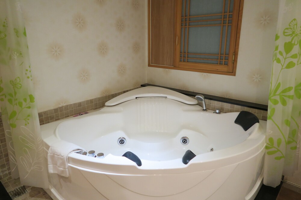 Jetted Tub