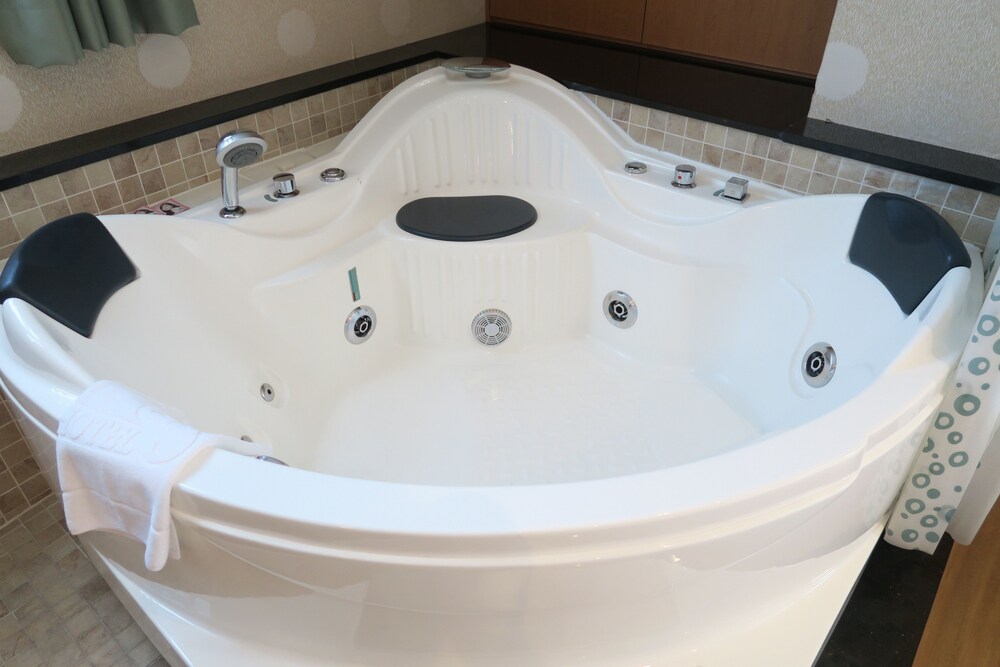 Jetted Tub