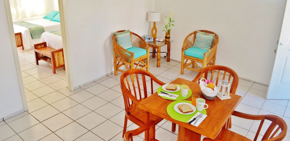 Economy Apartment, 1 Bedroom, Kitchen, City View - Living Room