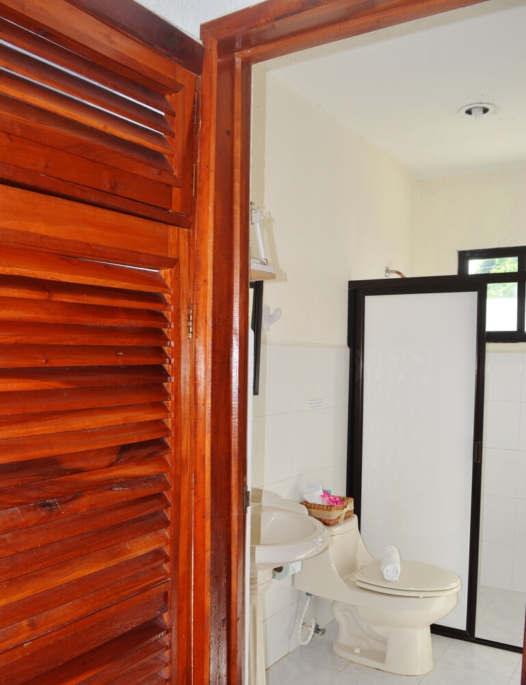 Economy Apartment, 1 Bedroom, Kitchen, City View - Bathroom