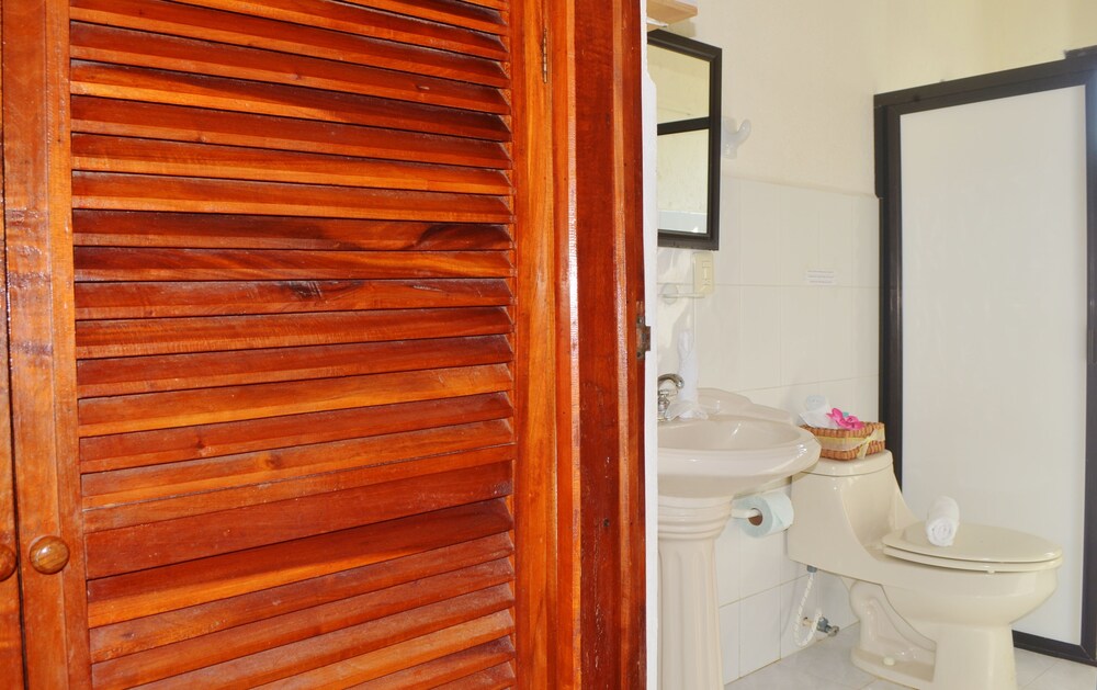 Economy Apartment, 1 Bedroom, Kitchen, City View - Bathroom