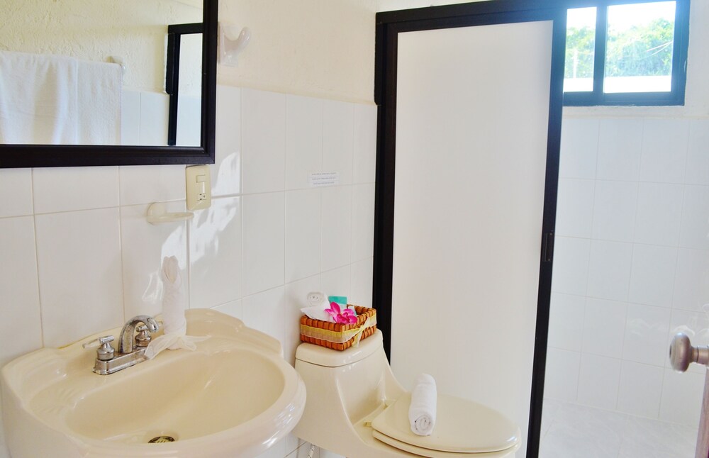 Economy Apartment, 1 Bedroom, Kitchen, City View - Bathroom