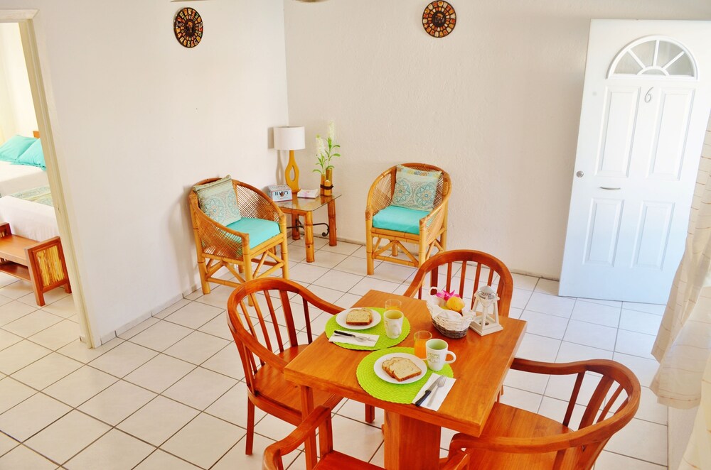 Economy Apartment, 1 Bedroom, Kitchen, City View - Living Room
