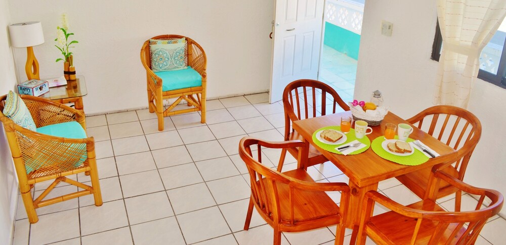 Economy Apartment, 1 Bedroom, Kitchen, City View - Living Room