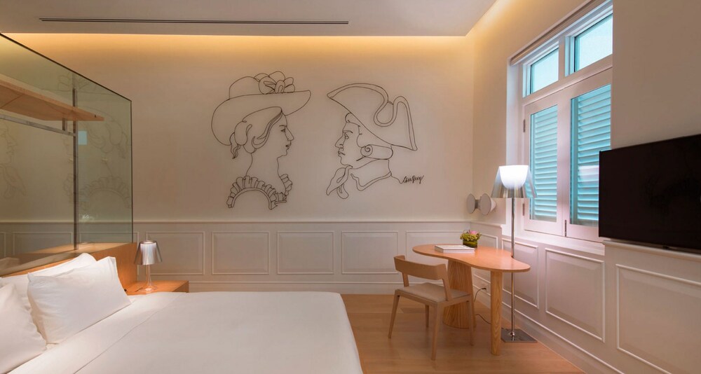 Guest room