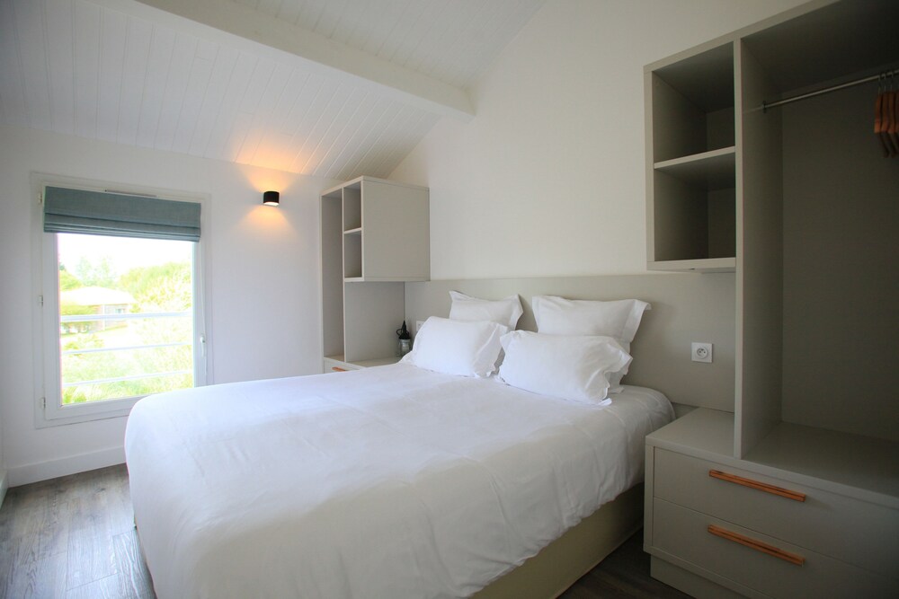 Villa (2 Queen Beds and 4 Single Beds) - Guestroom