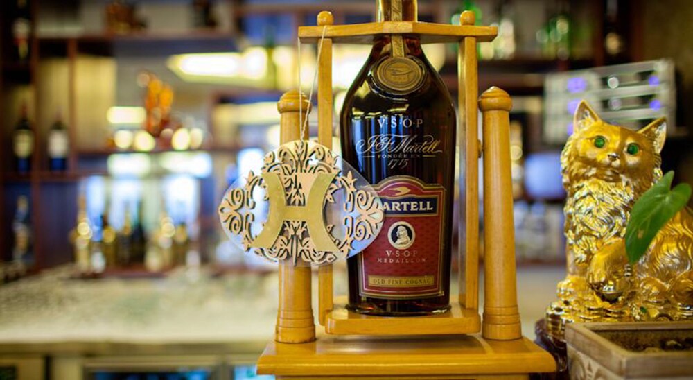 Hotel Bar