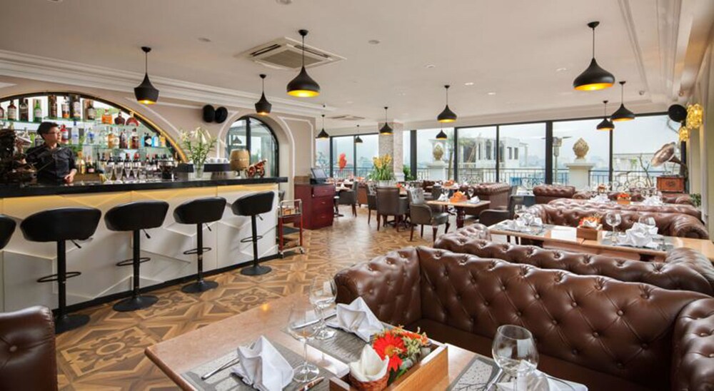 Hotel Bar