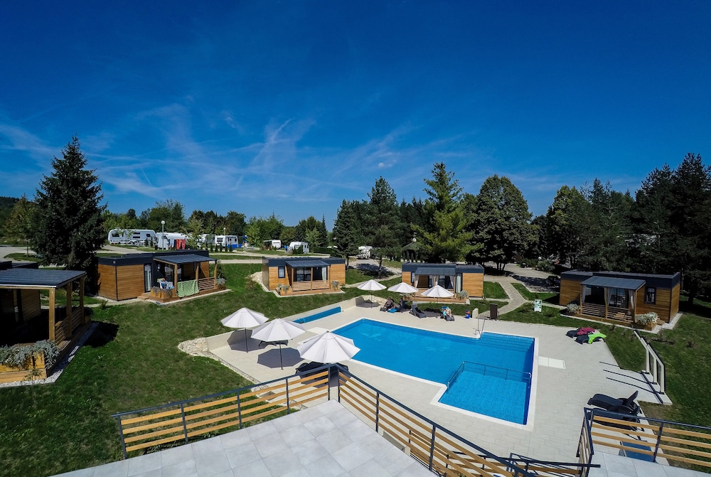 Mobile Home, 2 Bedrooms - Featured Image