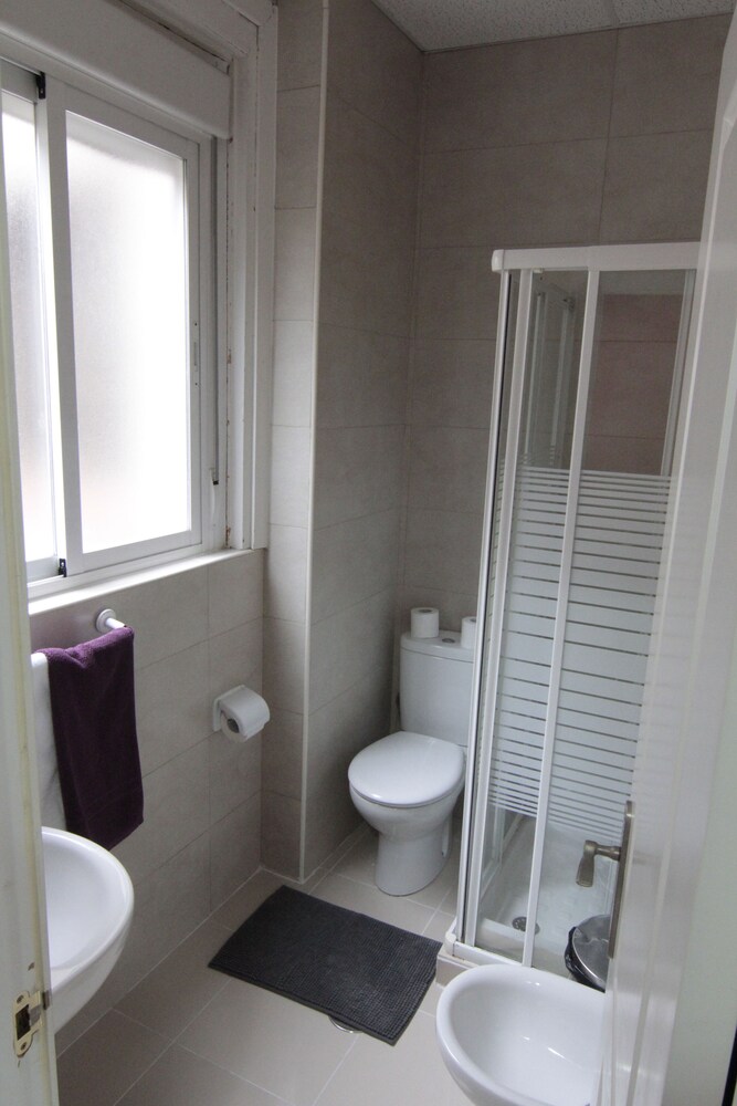 Two bedroom apartment ( 6 adults)- Calle Mayor 1 - Bathroom