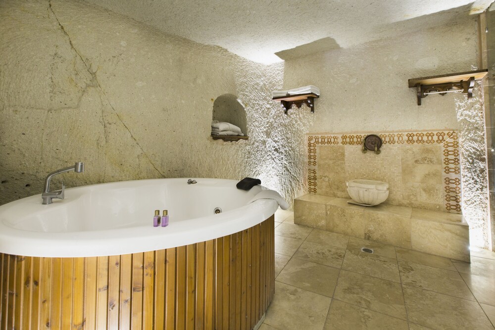 Deep Soaking Bathtub